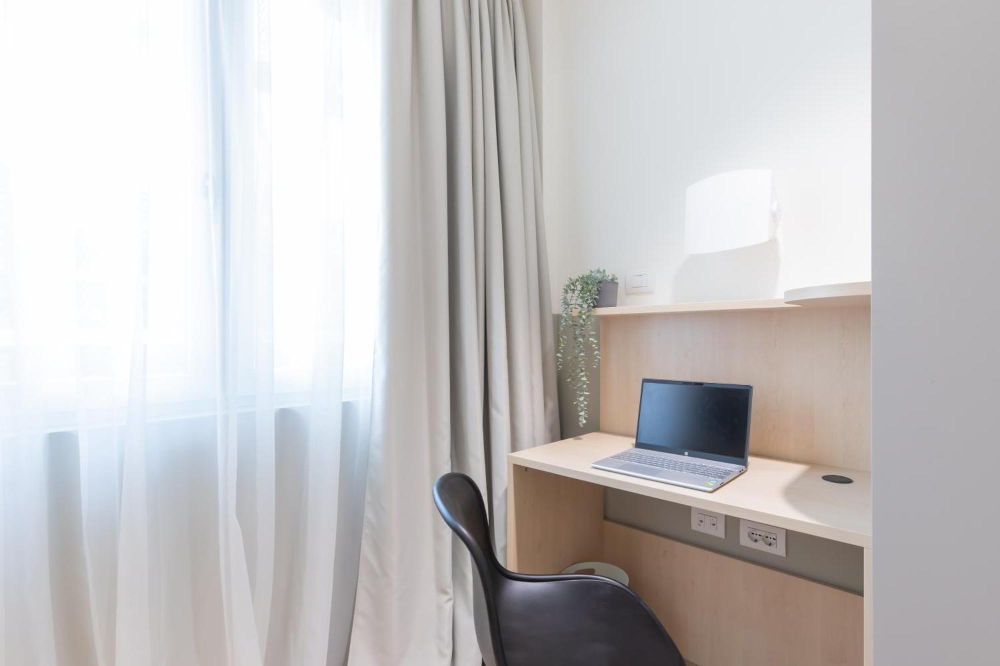 Well-Located Campus Rooms Near City Park Milan Exterior photo