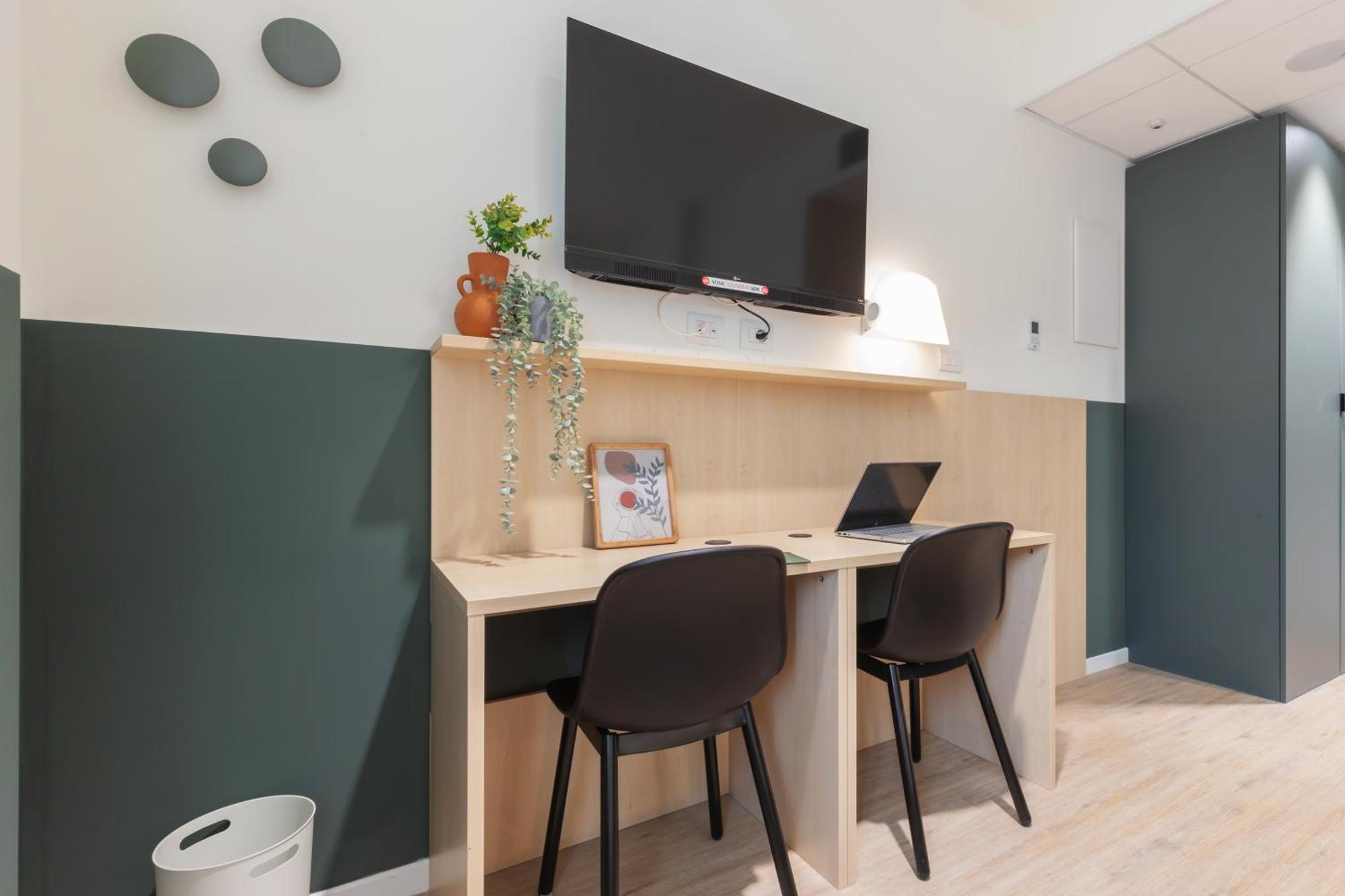 Well-Located Campus Rooms Near City Park Milan Exterior photo